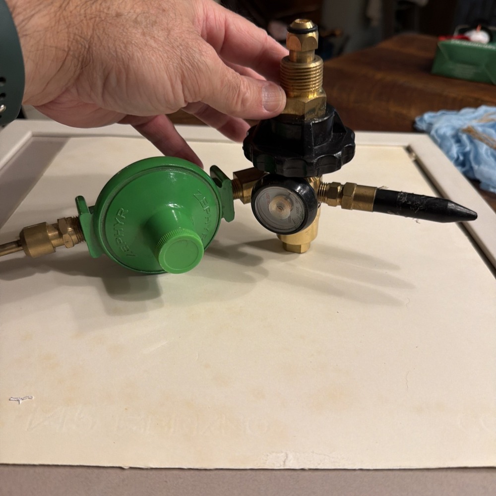 Zephyr Dual Latex & Foil Balloon Inflator Regulator W built-in pressure gauge.